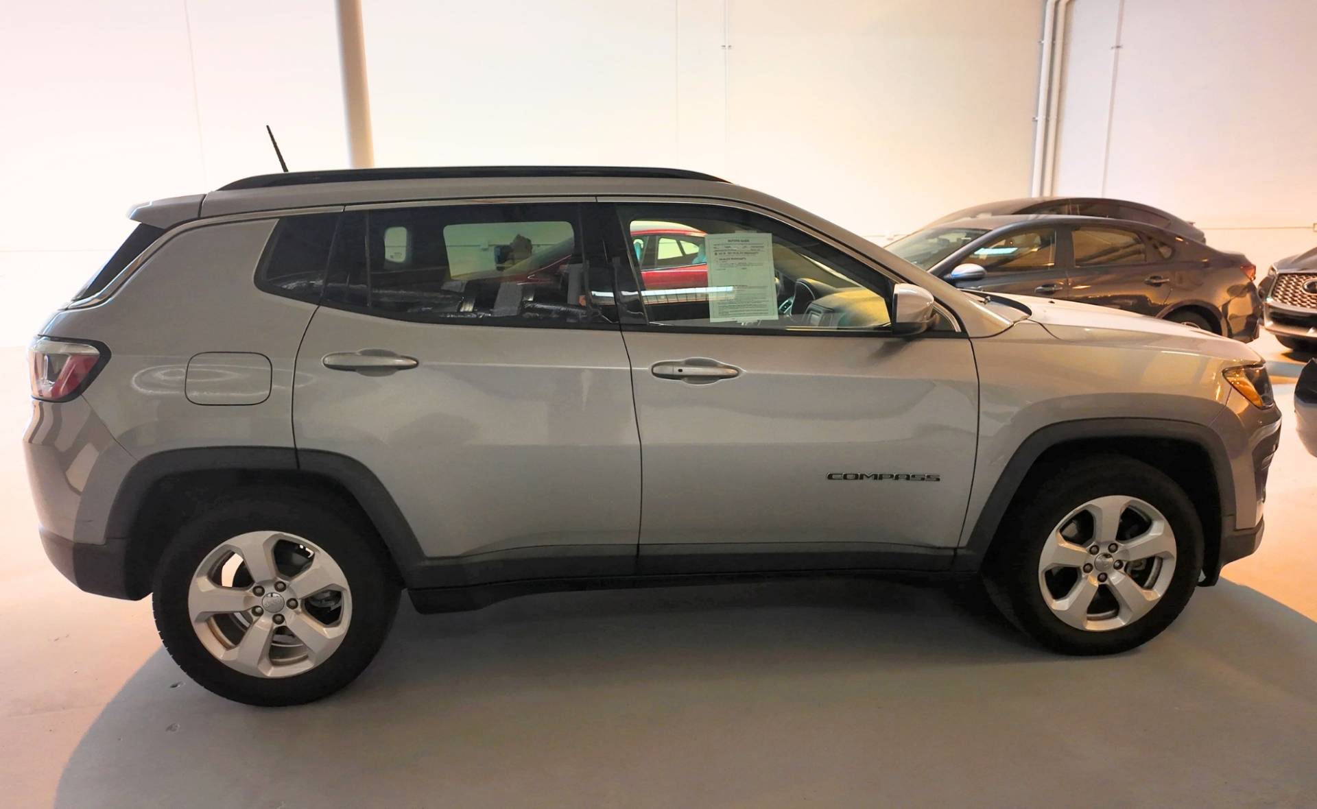 2018_Jeep_Compass_Latitude_Image005