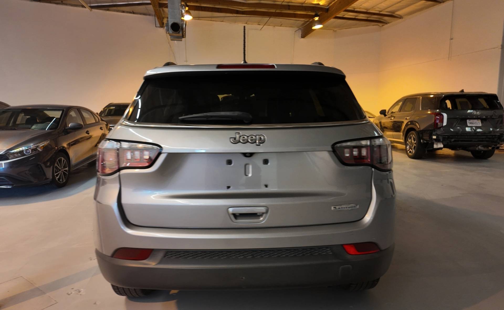 2018_Jeep_Compass_Latitude_Image007