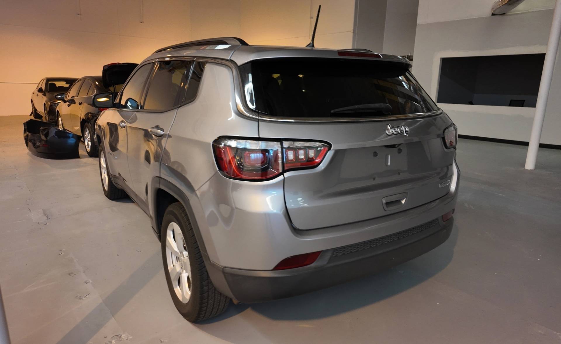 2018_Jeep_Compass_Latitude_Image009