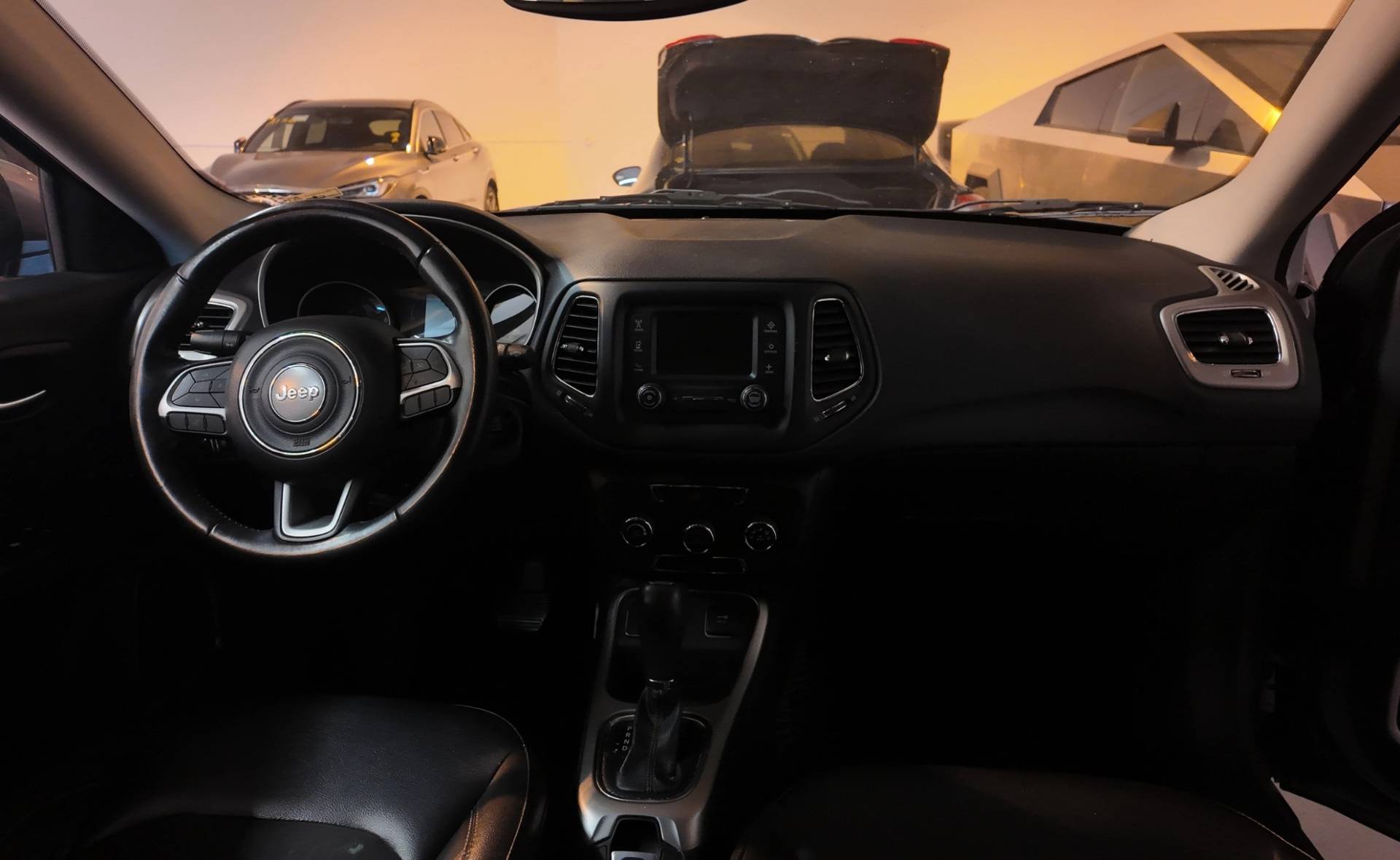 2018_Jeep_Compass_Latitude_Image011