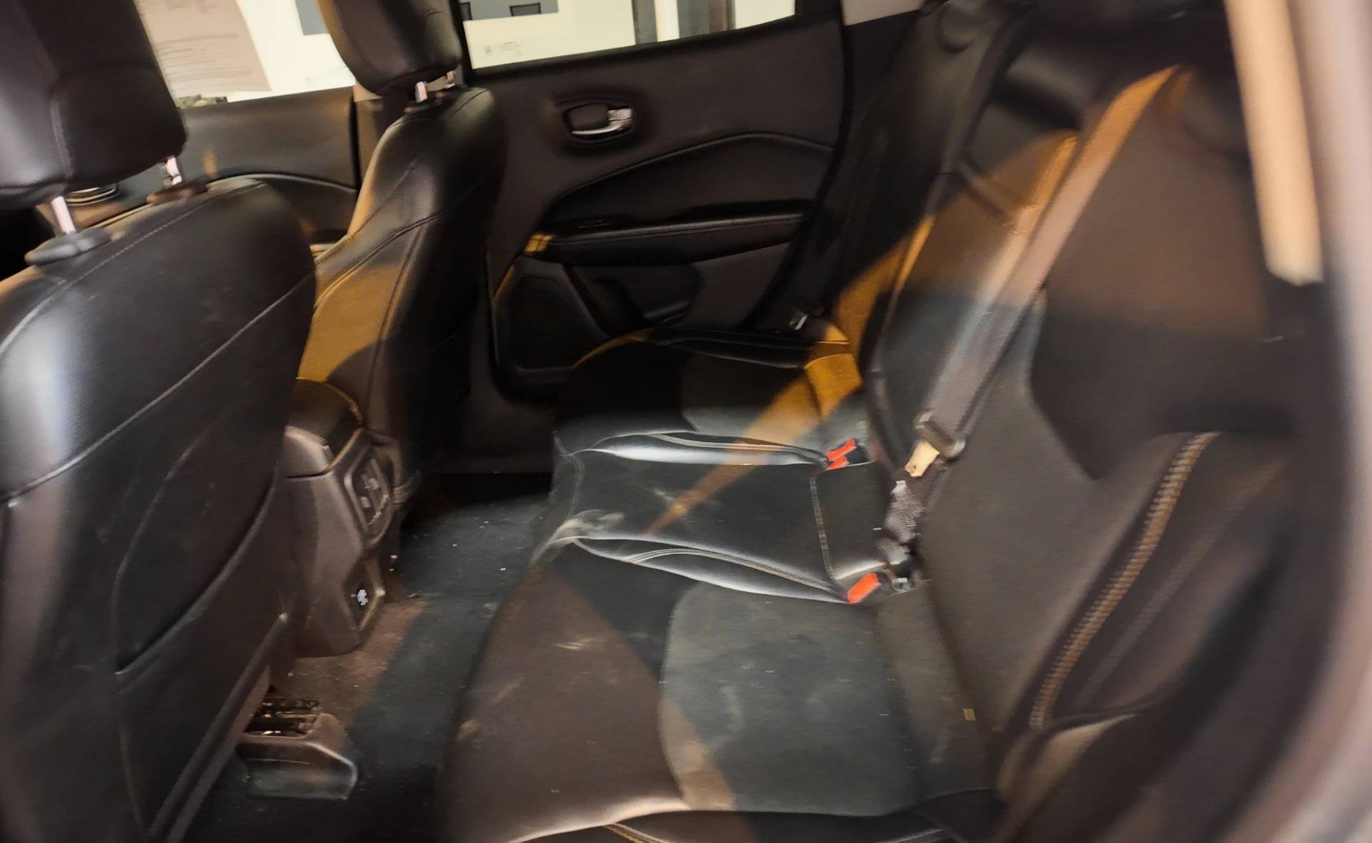 2018_Jeep_Compass_Latitude_Image013