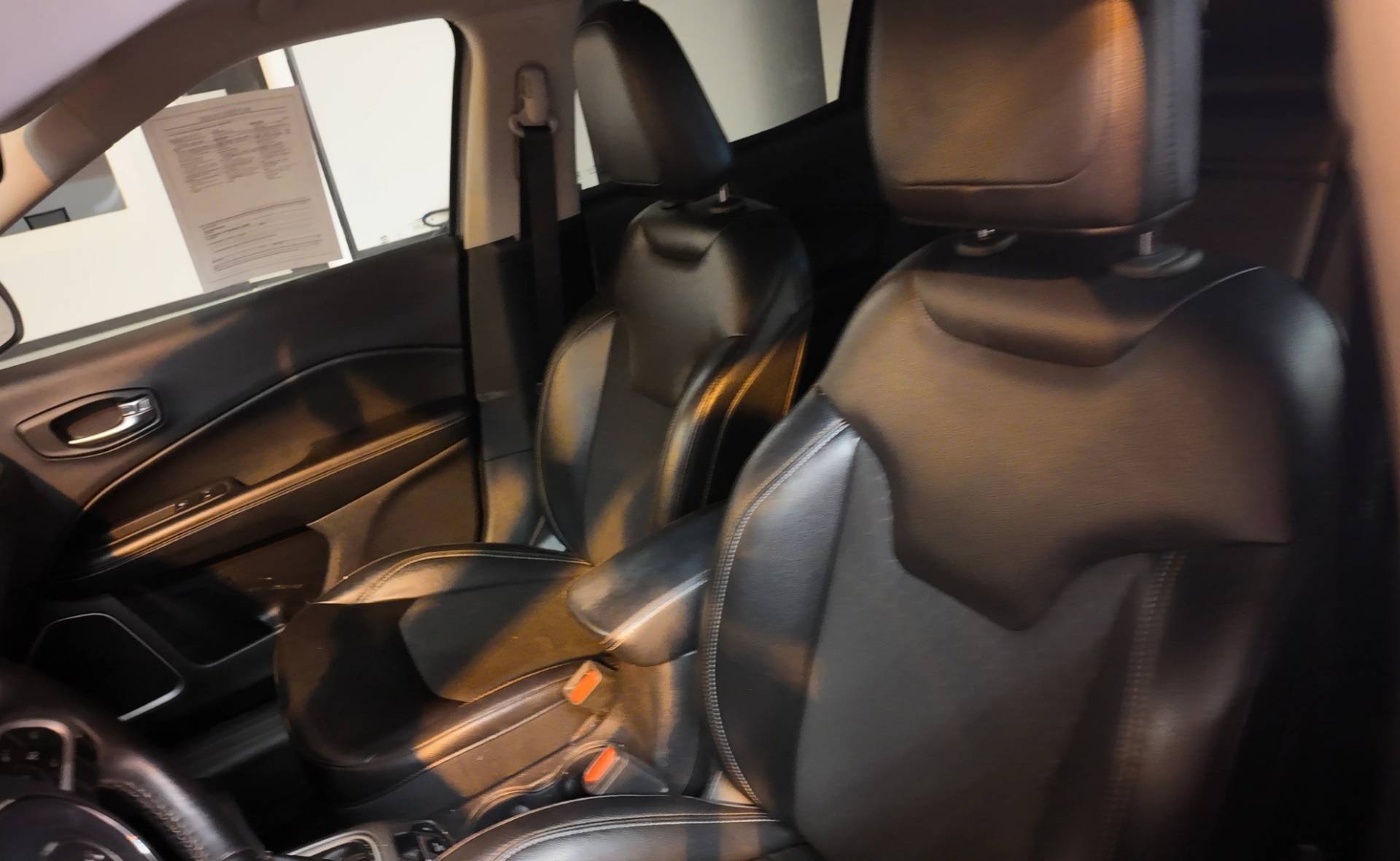 2018_Jeep_Compass_Latitude_Image014
